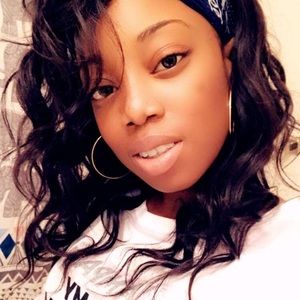 Meet your Posher, Adjoa